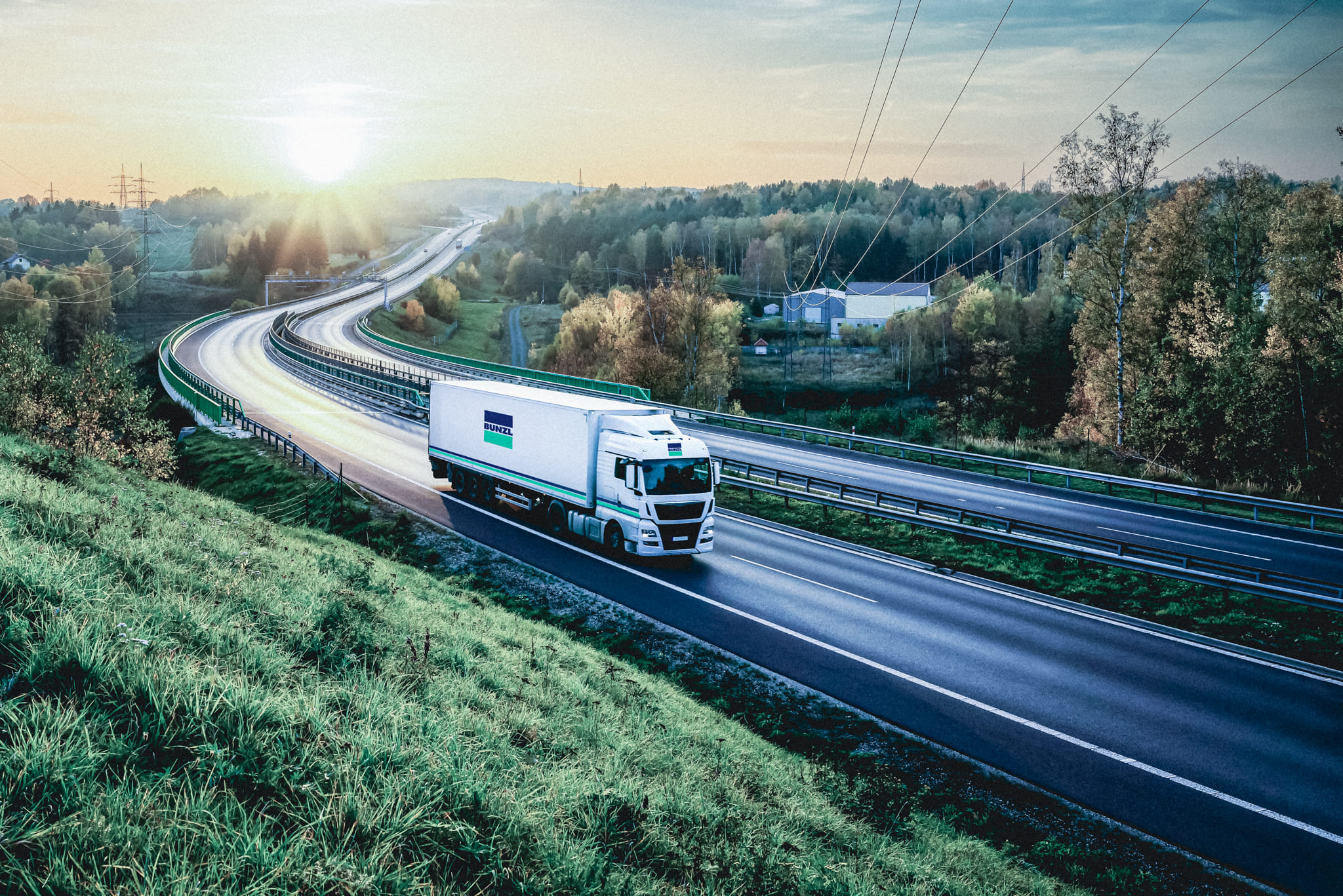 a-bunzl-lorry-on-the-road-fitted-with-a-dynamic-route-planning-systems-2