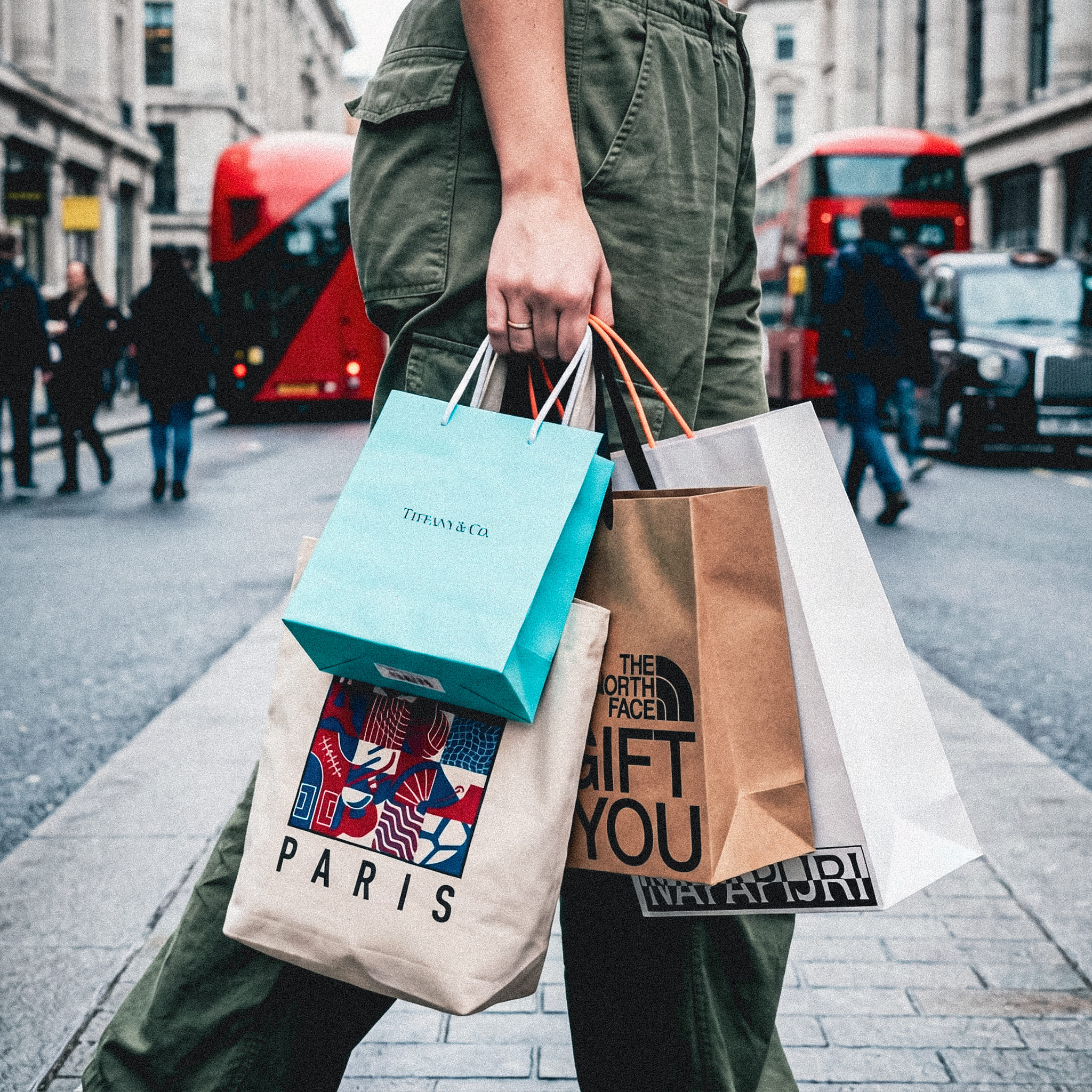 kx3bdcl01yq-firefly-gemini-flash-create-a-full-colour-contemporary-urban-fashion-street-style-photograph-set-on-oxfor-694850