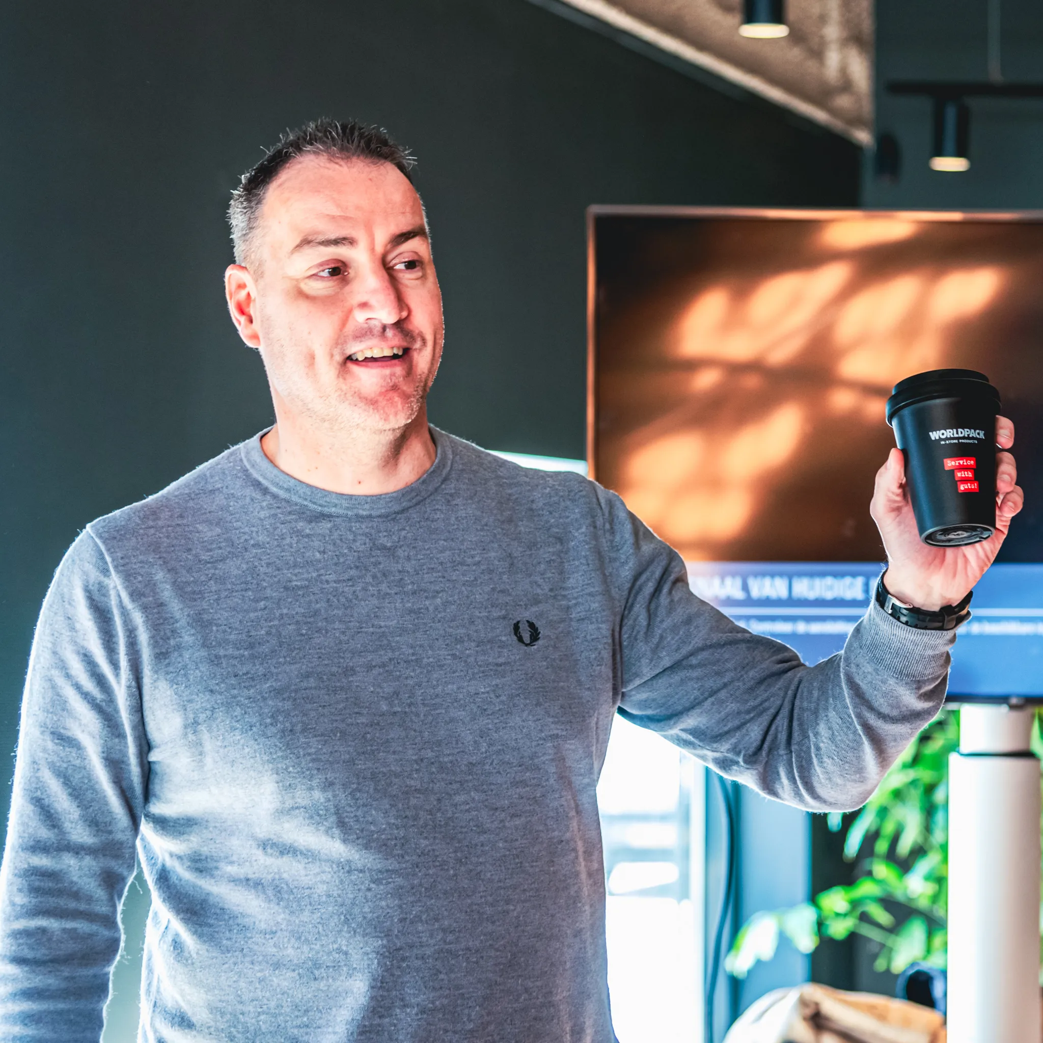 047_Company meeting_Q1_2024_HR-30-2